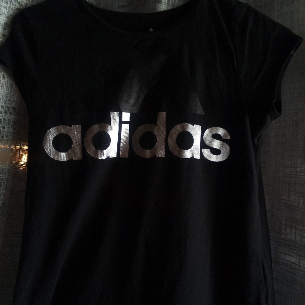 Black Adidas top *short sleeve